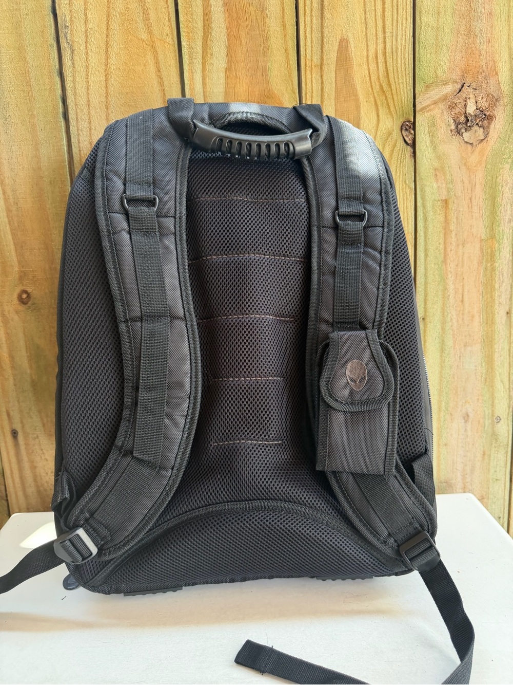Alienware Black Hard-Shell Front Laptop Backpack - Picture 6 of 8
